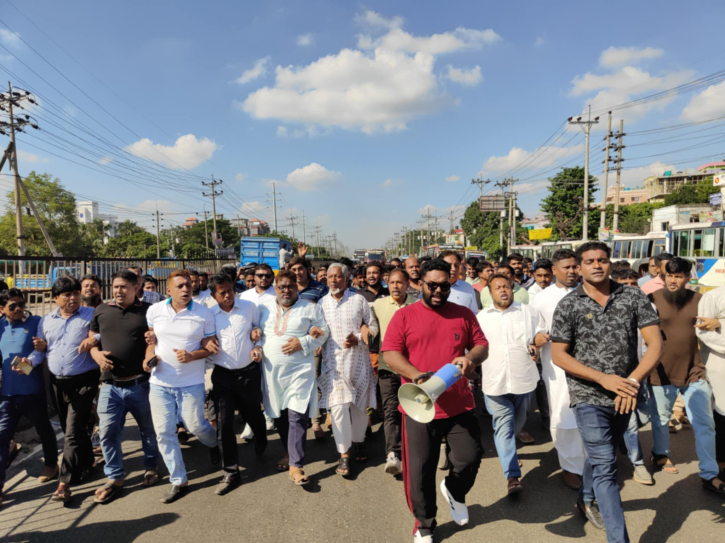 সোনারগাঁয়ে মহাসড়কে বিএনপি ও ছাত্র জনতার অবস্থান কর্মসুচি সোনারগাঁয়ে মহাসড়কে বিএনপি ও ছাত্র জনতার অবস্থান কর্মসুচি