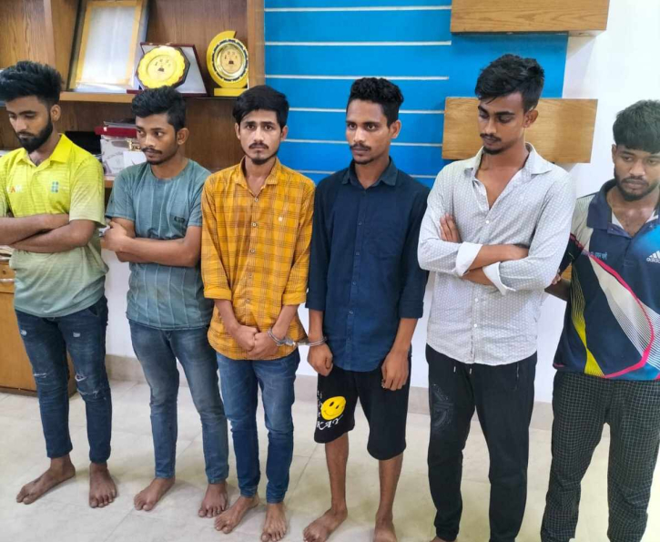 ফতুল্লায় দূর্জয়-সিফাত বাহিনীর প্রধান দূর্জয় ৫ সহোযোগি সহ র্যাবের হাতে গ্রেফতার ফতুল্লায় দূর্জয়-সিফাত বাহিনীর প্রধান দূর্জয় ৫ সহোযোগি সহ র্যাবের হাতে গ্রেফতার