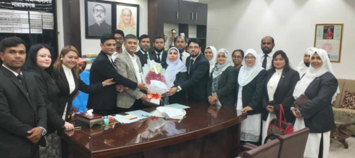 সাউথ এশিয়ান ল’ ইয়ার্স ফোরাম নারায়ণগঞ্জের সভাপতি সাধারণ সম্পাদক এর পক্ষ থেকে বিজ্ঞ জেলা ও দায়রা জজ কে ফুল দিয়ে শুভেচ্ছা জানানো হয় সাউথ এশিয়ান ল’ ইয়ার্স ফোরাম নারায়ণগঞ্জের সভাপতি সাধারণ সম্পাদক এর পক্ষ থেকে বিজ্ঞ জেলা ও দায়রা জজ কে ফুল দিয়ে শুভেচ্ছা জানানো হয়