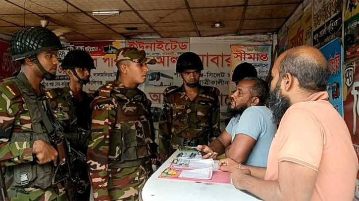 নারায়ণগঞ্জে বাস কাউন্টারে সেনা অভিযান, অতিরিক্ত ভাড়া আদায়ে আটক ৬ নারায়ণগঞ্জে বাস কাউন্টারে সেনা অভিযান, অতিরিক্ত ভাড়া আদায়ে আটক ৬