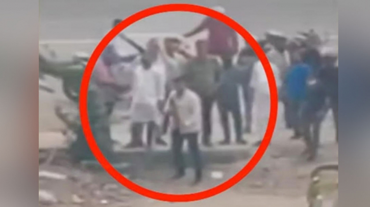 পাসপোর্ট অফিসের পাশে আন্দোলনে সশস্ত্র হামলা চালায় শামীম অয়নরা পাসপোর্ট অফিসের পাশে আন্দোলনে সশস্ত্র হামলা চালায় শামীম অয়নরা