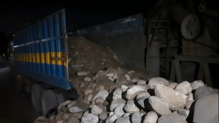 Drive underway in Demra to recover Sada Pathor looted from Bholaganj Drive underway in Demra to recover Sada Pathor looted from Bholaganj