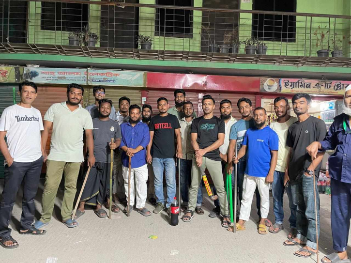 সিদ্ধিরগঞ্জে চুরি-ডাকাতি ঠেকাতে রাত জেগে পাহারায় যুবসমাজ, জনমনে স্বস্তি সিদ্ধিরগঞ্জে চুরি-ডাকাতি ঠেকাতে রাত জেগে পাহারায় যুবসমাজ, জনমনে স্বস্তি