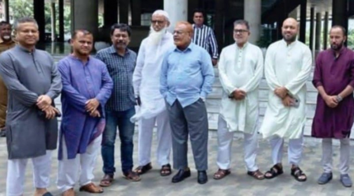 সড়ক সংস্কারে বিএনপি নেতাকর্মীদের স্মারকলিপি