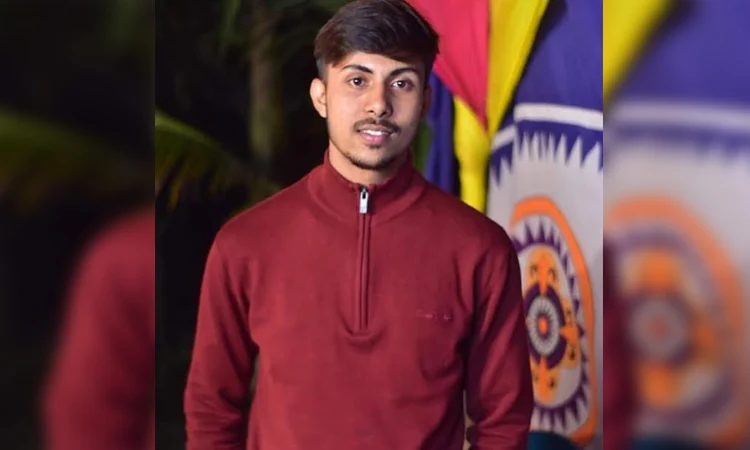 হেলিকপ্টার থেকে ছোড়া গুলিতে নিজ কক্ষে শহীদ হন রাব্বী হেলিকপ্টার থেকে ছোড়া গুলিতে নিজ কক্ষে শহীদ হন রাব্বী