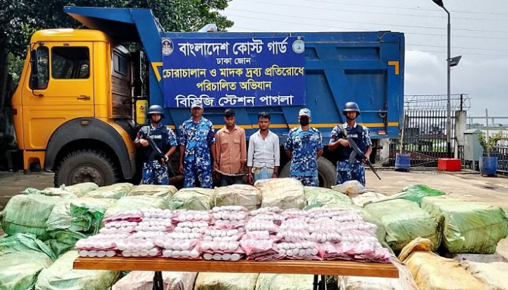 নারায়ণগঞ্জে ৫১ লাখ টাকার ভারতীয় কসমেটিক্স জব্দ নারায়ণগঞ্জে ৫১ লাখ টাকার ভারতীয় কসমেটিক্স জব্দ