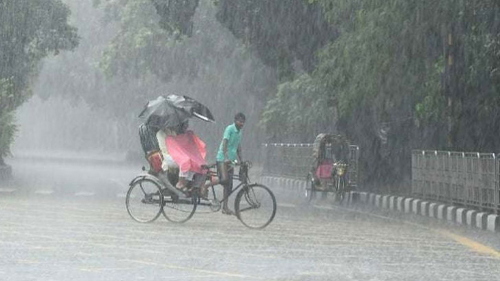 অতিভারী বৃষ্টিতে পাহাড় ধসের শঙ্কা অতিভারী বৃষ্টিতে পাহাড় ধসের শঙ্কা