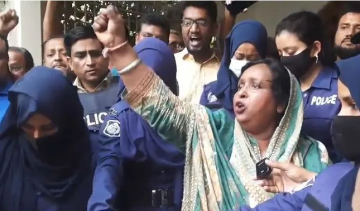 জামিনে মুক্ত আইভী, ফেসবুকে বাবু আইডির স্ট্যাটাস! জামিনে মুক্ত আইভী, ফেসবুকে বাবু আইডির স্ট্যাটাস!
