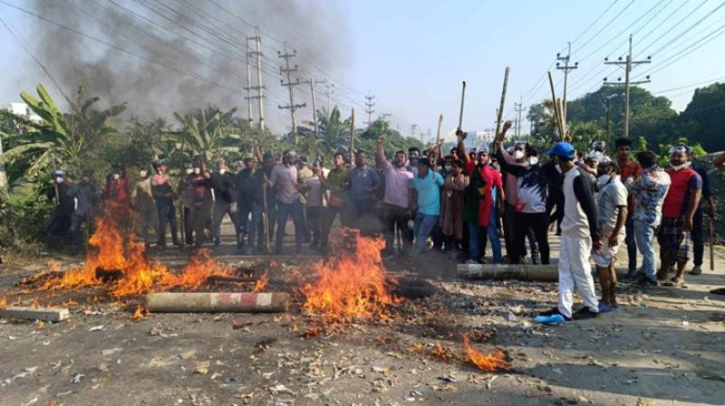 নারায়ণগঞ্জে পুলিশ পেটানোর ঘটনায় অবরোধ ছিল আলোচিত নারায়ণগঞ্জে পুলিশ পেটানোর ঘটনায় অবরোধ ছিল আলোচিত