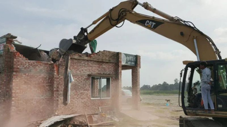 রূপগঞ্জে অনুমোদনহীন আবাসন প্রকল্পে উচ্ছেদ অভিযান রূপগঞ্জে অনুমোদনহীন আবাসন প্রকল্পে উচ্ছেদ অভিযান