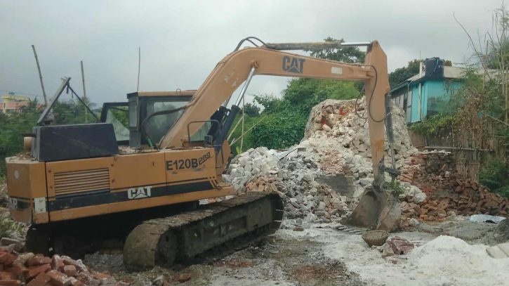সোনারগাঁওয়ে অবৈধ চুনা কারখানা গুড়িয়ে দিলো তিতাস কর্তৃপক্ষ