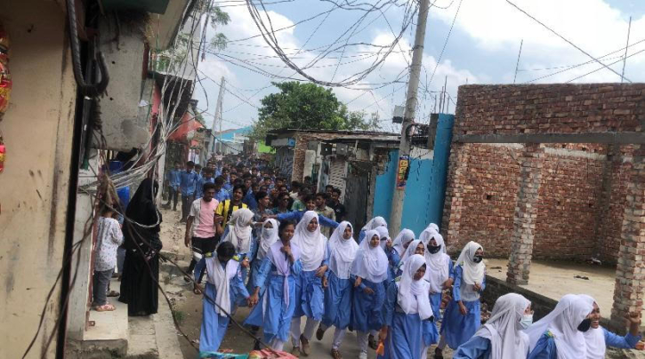 বাবু কলেজের অধ্যক্ষের পদত্যাগের দাবিতে শিক্ষার্থীদের বিক্ষোভ বাবু কলেজের অধ্যক্ষের পদত্যাগের দাবিতে শিক্ষার্থীদের বিক্ষোভ