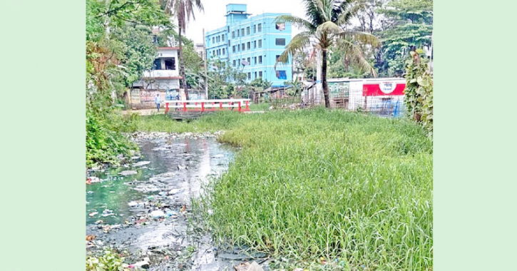 বর্ষার আগেই ফতুল্লায় ভয়াবহ পানিবদ্ধতা