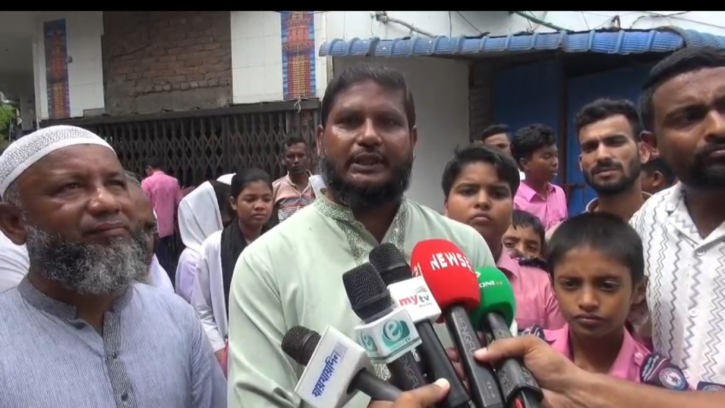 রূপগঞ্জে পানিবন্দি মানুষের পাশে জামায়াত প্রার্থীরা