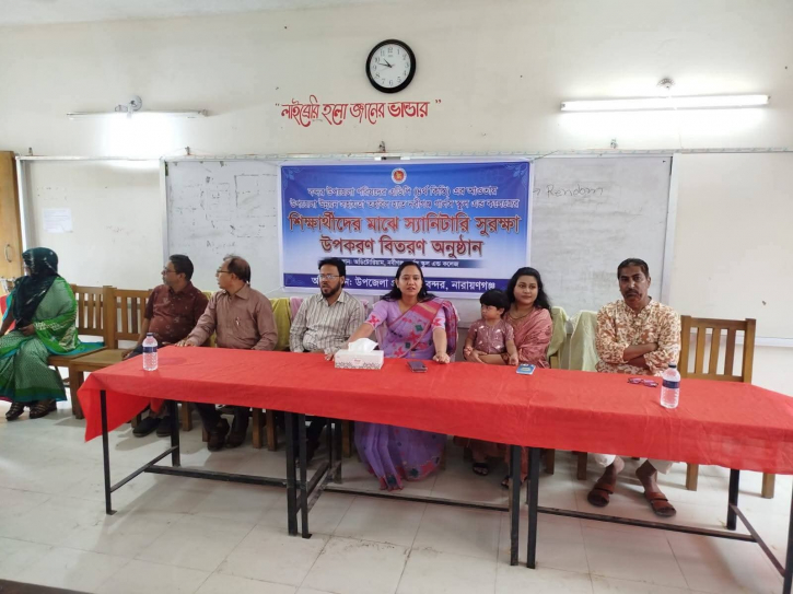 নবীগঞ্জ গার্লস স্কুল এন্ড কলেজে স্যানিটারি সুরক্ষা উপকরণ বিতরণ