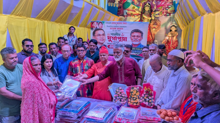খোরশেদের পৃষ্ঠপোষকতায় চর্মকার সম্প্রদায়ের দূর্গা উৎসব