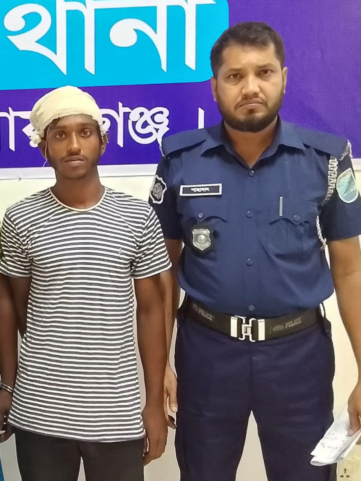 বন্দরে মেরিন টেকনোলজিতে চুরি ঘটনায চোরকে পুলিশে সোর্পদ