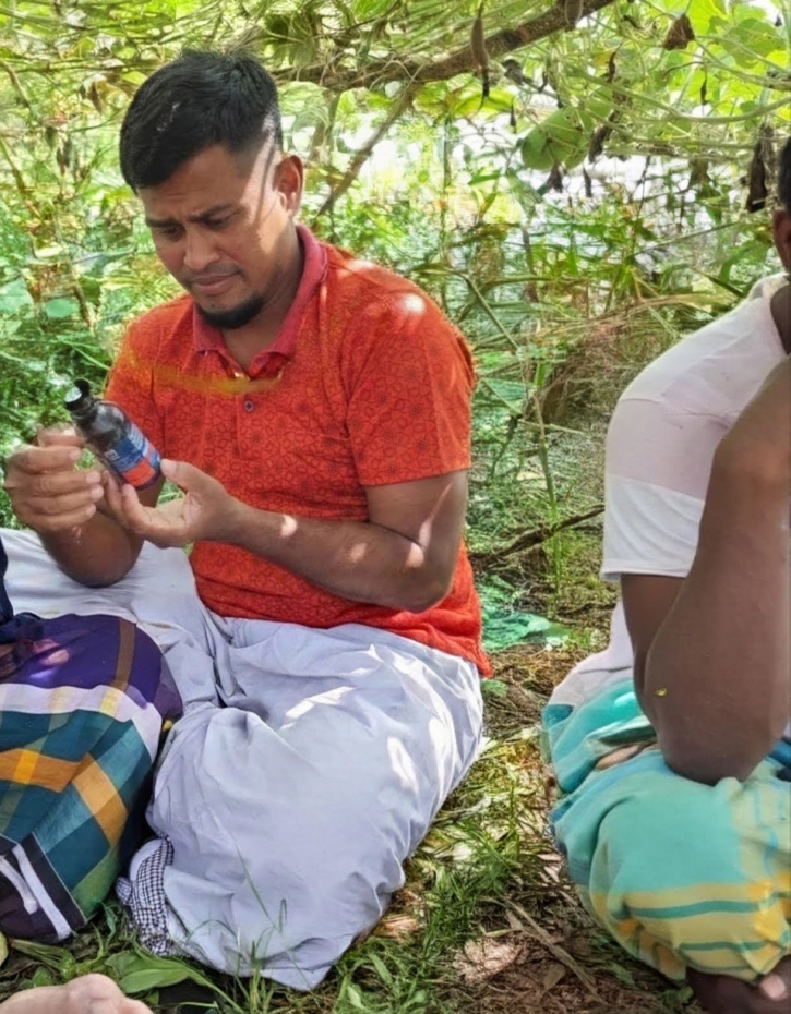 সোনারগাঁয়ে যুবদল নেতার মাদক সেবনের ছবি ভাইরাল