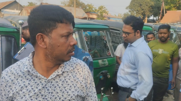 আড়াইহাজারে অতিরিক্ত ভাড়া আদায়, ২ চালককে জরিমানা