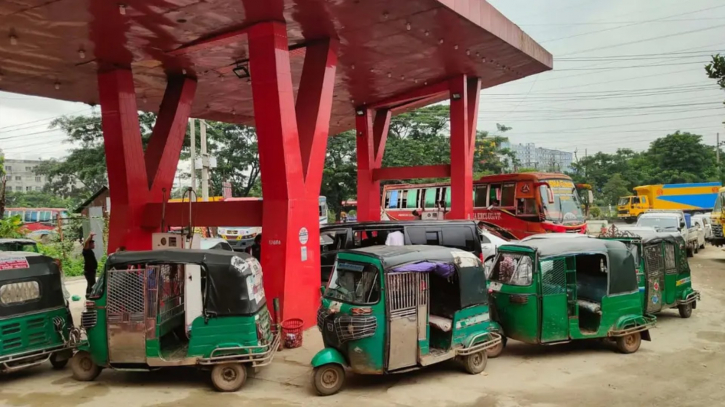 সোনারগাঁয়ে তীব্র গ্যাস সংকট, ১৮ সিএনজি ফিলিং স্টেশন বন্ধ