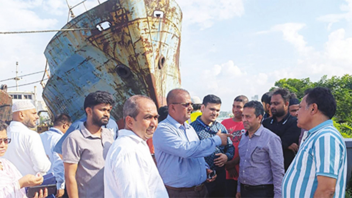 ডকইয়ার্ড পরিদর্শনে বিআইডব্লিউটিসি চেয়ারম্যান