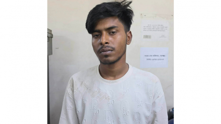মোবাইল কিনে না দেওয়ায় বাবাকে কুপিয়ে জখম, মাদকাসক্ত ছেলে গ্রেপ্তার