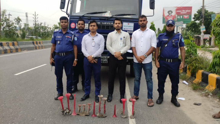 শব্দ দূষণ রোধে নারায়ণগঞ্জে অভিযান, ৪ যানবাহনকে জরিমানা