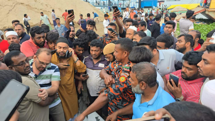 স্কুল ফাঁকি দিয়ে মেঘনা নদীতে সাত বন্ধুর গোসল, দুই জনের মৃত্যু 