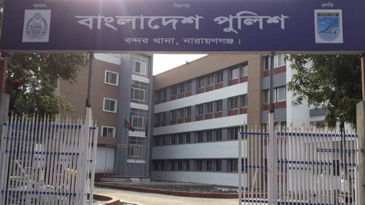 বন্দরে বিদেশ যাত্রীকে অগ্নেঅস্ত্রের ভয় দেখিয়ে সর্বস্ব লুট