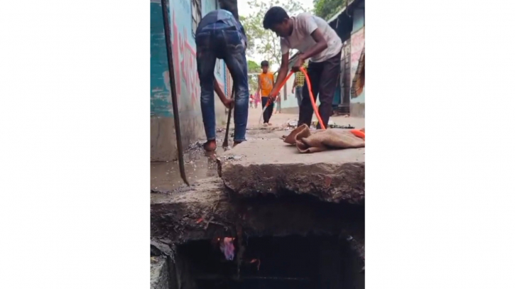 ড্রেনের গ্যাস পাইপ লিকেজে অগ্নিকাণ্ড
