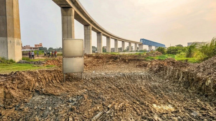পদ্মা রেল সেতু এলাকায় মাটি অপসারণ বন্ধ, সৌন্দর্যবর্ধনে গাছ লাগানোর সিদ্ধান্ত