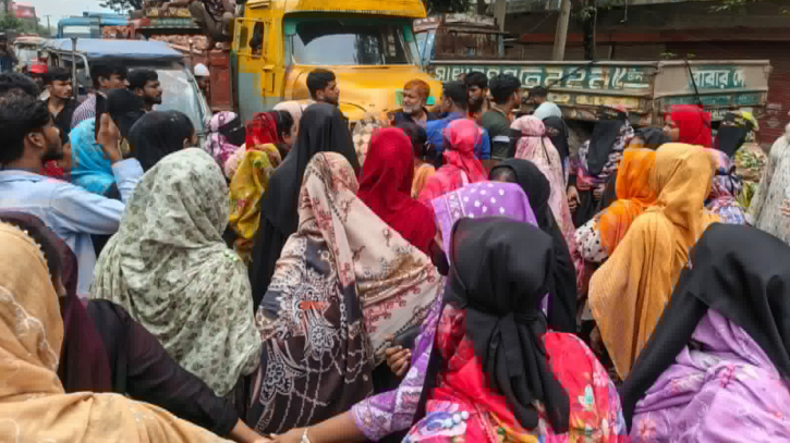 ফতুল্লায় গার্মেন্টসে বয়লার বিস্ফোরণে আহত ১৫, শ্রমিকদের সড়ক অবরোধ