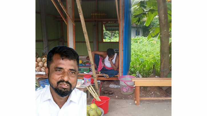 মসজিদের জায়গা দখল করে দোকান নির্মাণ এলাকাবাসীর ক্ষোভ 