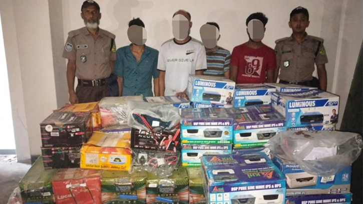 গভীর রাতে দেকানের তালা ভেঙে ট্রাক ভরে আইপিএস-ব্যাটারি চুরি, গ্রেপ্তার ৪