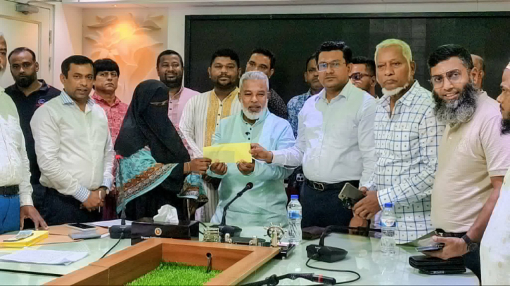 প্রধানমন্ত্রীর ত্রাণ তহবিলের অর্থ অসহায়দের কাছে পৌছে দিলাম: এমপি মান্নান