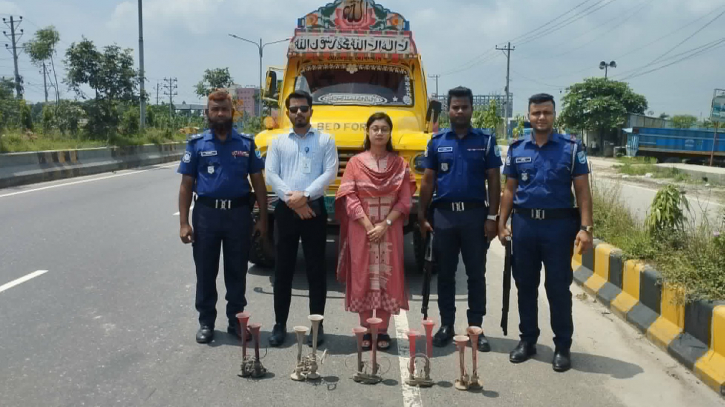 নারায়ণগঞ্জে শব্দ দূষণের দায়ে ৫ যানবাহনকে জরিমানা, হর্ন জব্দ