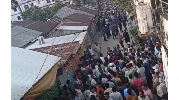 আড়াইহাজারে বিএনপি-জামায়াতের মিছিলে উত্তেজনা, মুখোমুখি অবস্থান