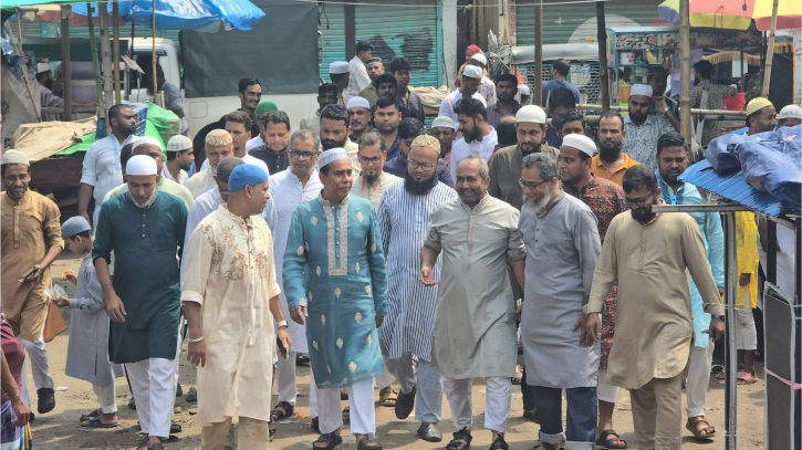 দুই মেয়র প্রার্থীর পাশেই সজল, দুজনকেই চান প্রার্থী হিসেবে