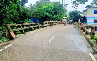 বন্দরে ঝুঁকিপূর্ণ সেতু দিয়ে চলছে ভারী যানবাহন