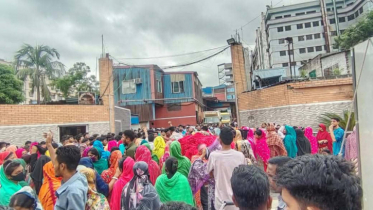 ফতুল্লায় তিন দাবীতে পোষাক কারখানায় শ্রমিকদের বিক্ষোভ