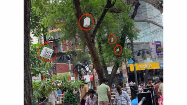 সন্ধ্যা নামলেই ফুটপাতজুড়ে অবৈধ সংযোগে বিদ্যুৎ চুরির মহোৎসব