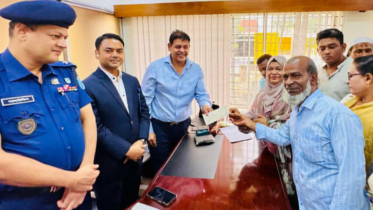 রূপগঞ্জে অনুদানের চেক বিতরণ করলেন দিপু ভূঁইয়া 