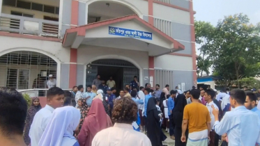 সোনারগাঁয়ে ২০২৫ সালের প্রশ্নে এসএসসি পরীক্ষা দিল ১৭৭ শিক্ষার্থী, কেন্দ্র সচিবকে অব্যাহতি 
