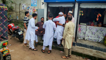 স্থানীয় জনগণের সঙ্গে সালাহউদ্দিন দেওয়ানের শুভেচ্ছা বিনিময়