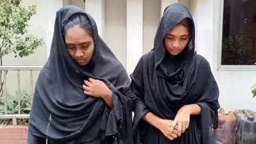 অটোরিকশা ছিনতাই করছিলেন দুই নারী, জনতার হাতে ধরা