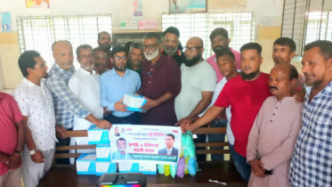 ডেঙ্গু প্রতিরোধে নারায়ণগঞ্জ জেনারেল হাসপাতালে মশারি ও চিকিৎসা সামগ্রী দিলেন খোরশেদ
