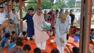 দেড় বছর ধরে পথশিশুদের প্রতি জুমায় খাবার বিতরণ, নিয়মিত বিতরণের পরিকল্পনা 