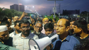 দুর্ঘটনায় নিহতের পর ফুটওভার ব্রীজের দাবীতে ঢাকা-নারায়ণগঞ্জ লিংক রোড অবরোধ
