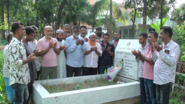জুলাই শহীদ স্বজনের কবর জিয়ারত করলেন খোরশেদ