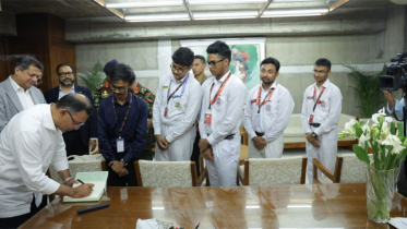 অধিবেশনের ফাঁকে শিক্ষক-শিক্ষার্থীদের সঙ্গে দেখা করলেন প্রধানমন্ত্রী